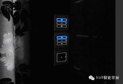 KOTI智能家居触摸遥控开关具备背光指示功能：背光指示灯可使用户在黑暗中准确定位控制器位置，使用更方便。